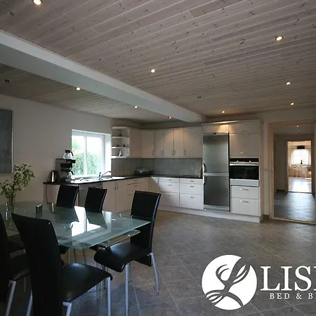 Couette-café Liseby 3*